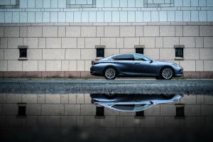 Lexus ES300h with Digital Side-View Monitor 2020 года  (EU)